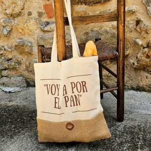 Bolsas de tela con frases y diseño artesanal rural
