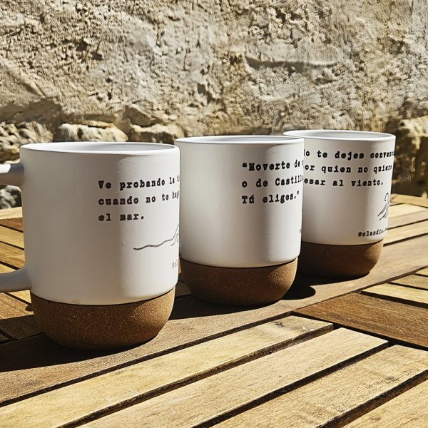 Taza creativa con frase de escritora, perfecta para café o té.
