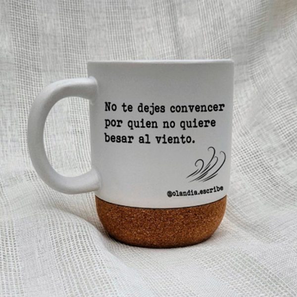 Taza creativa con frase de escritora, perfecta para café o té.