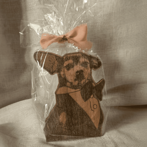 Grabado de mascota en madera