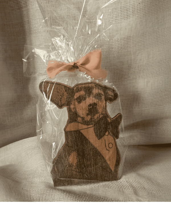 Grabado de mascota en madera